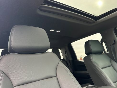 Used 2022 GMC Sierra 1500 SLT w/ SLT Premium Package image 16