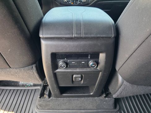 Used 2023 Chevrolet Traverse LT FWD image 11