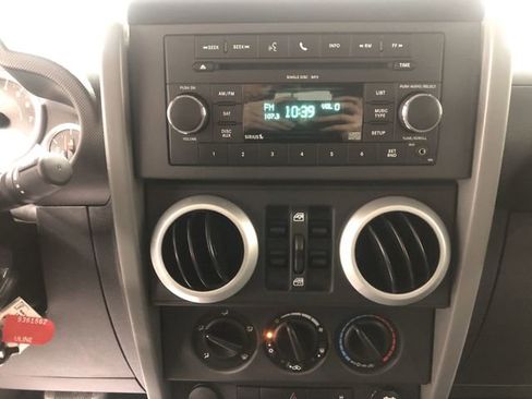 Used 2010 Jeep Wrangler Unlimited Sahara image 19