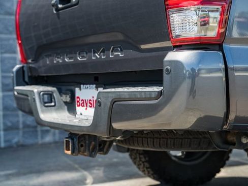 Used 2016 Toyota Tacoma TRD Sport w/ Premium & Technology Package AWD/4WD image 8