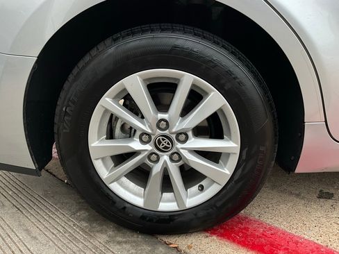 Used 2025 Toyota Camry LE image 9