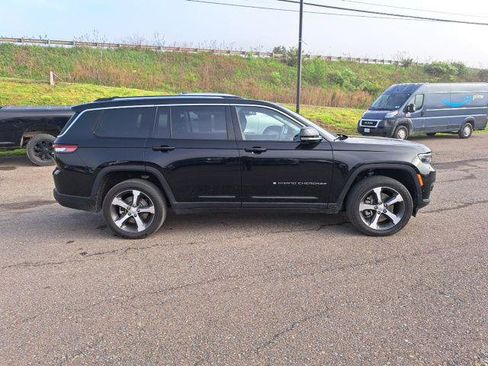 Certified 2023 Jeep Grand Cherokee L Limited w/ Luxury Tech Group II AWD/4WD image 4
