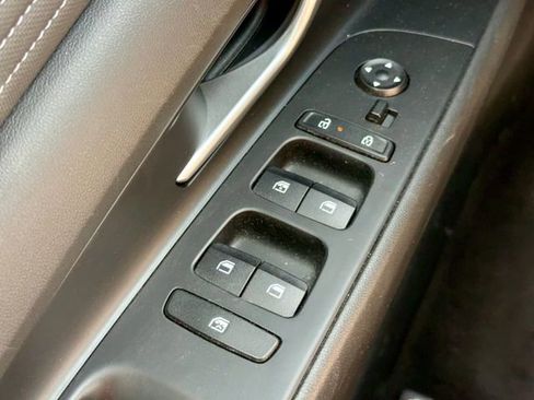 Used 2025 Hyundai Elantra Limited FWD image 25