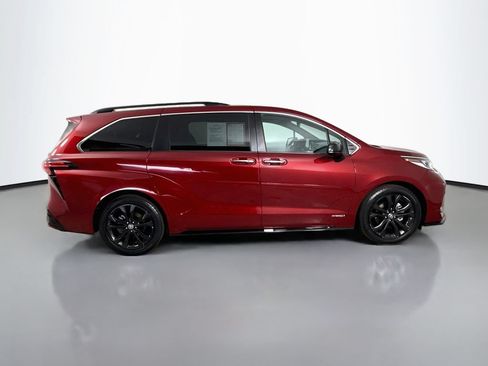 Certified 2021 Toyota Sienna XSE w/ XSE Plus Package FWD image 9