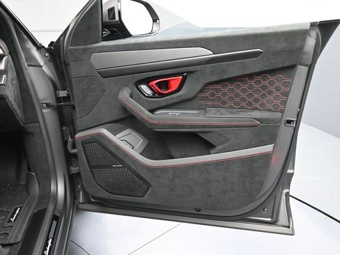 Used 2024 Lamborghini Urus Performante image 31