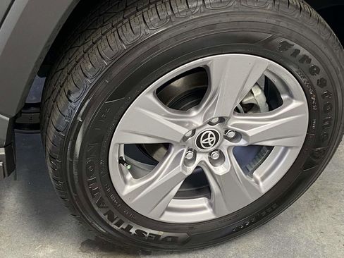 Used 2025 Toyota RAV4 XLE w/ Convenience Package image 9