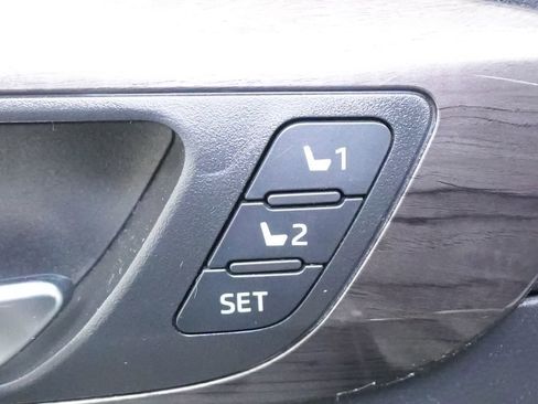 Used 2021 Toyota Highlander Limited image 16