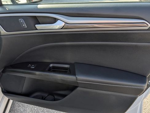 Used 2017 Ford Fusion SE w/ Equipment Group 602A FWD image 36