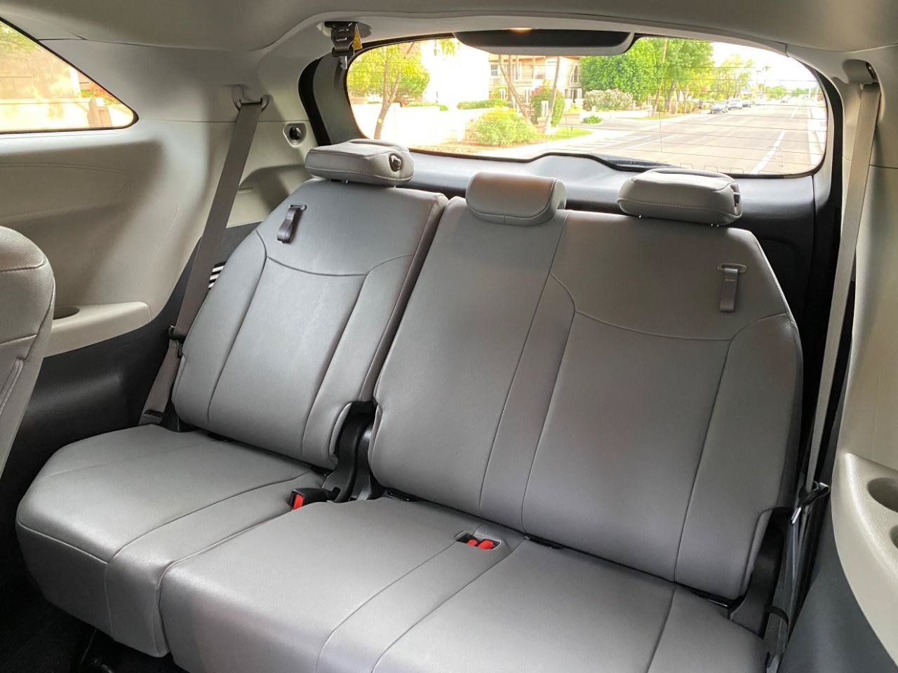 Used 2024 Toyota Sienna XLE FWD image 36