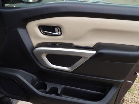 Used 2017 Nissan Titan SV image 18