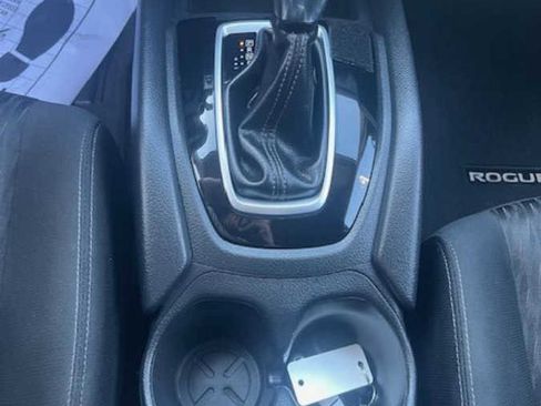 Used 2018 Nissan Rogue SV image 8