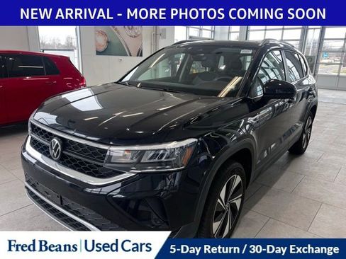 Used 2023 Volkswagen Taos SE image 2