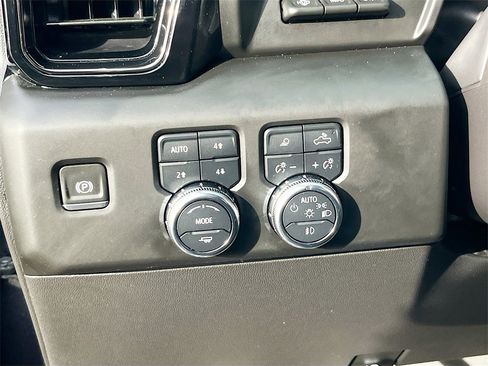 Used 2024 GMC Sierra 1500 AT4 w/ Technology Package image 10