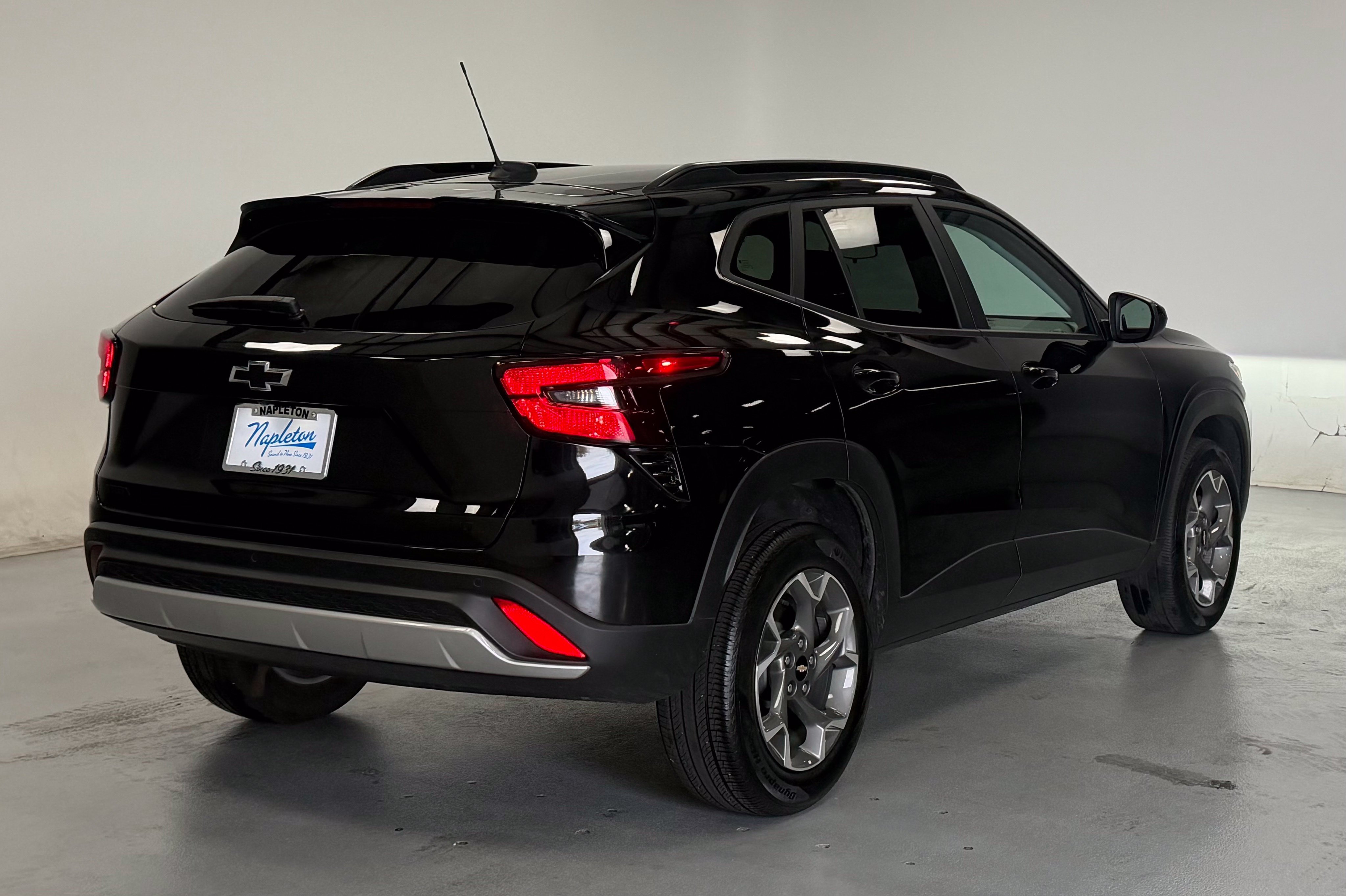 Used 2025 Chevrolet Trax LT w/ Driver Confidence Package FWD image 3