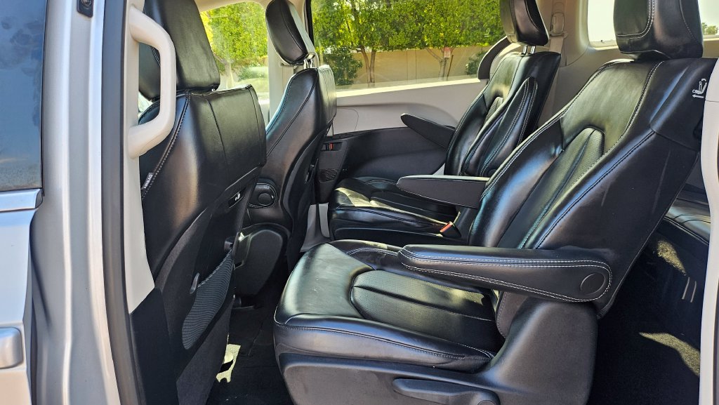 Used 2023 Chrysler Pacifica Touring-L FWD image 26
