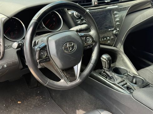 Used 2019 Toyota Camry XSE FWD image 9