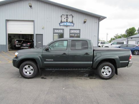 Used 2010 Toyota Tacoma 4x4 Double Cab image 3