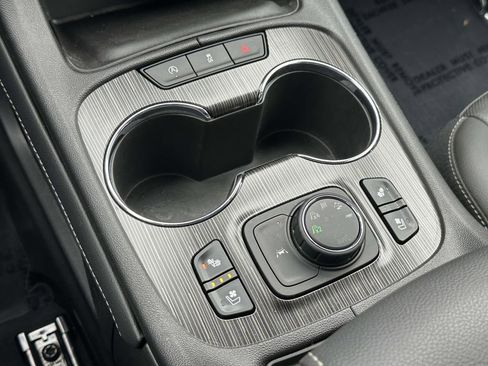 Used 2023 GMC Acadia SLT w/ Preferred Package image 31