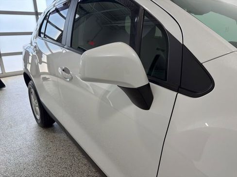 Used 2022 Chevrolet Trax LT w/ Driver Confidence Package image 30