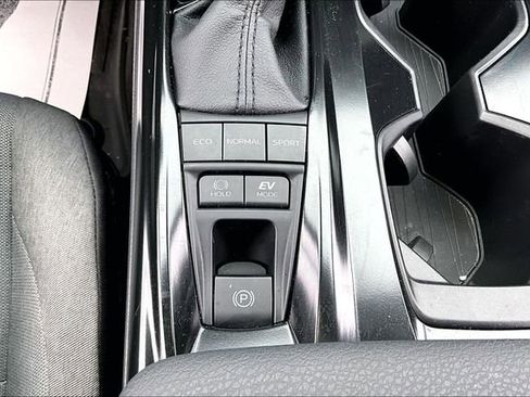 Used 2025 Toyota Camry LE image 24