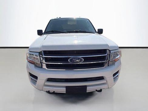 Used 2017 Ford Expedition XLT w/ Equipment Group 202A AWD/4WD image 2