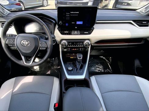 Used 2023 Toyota RAV4 Limited image 16