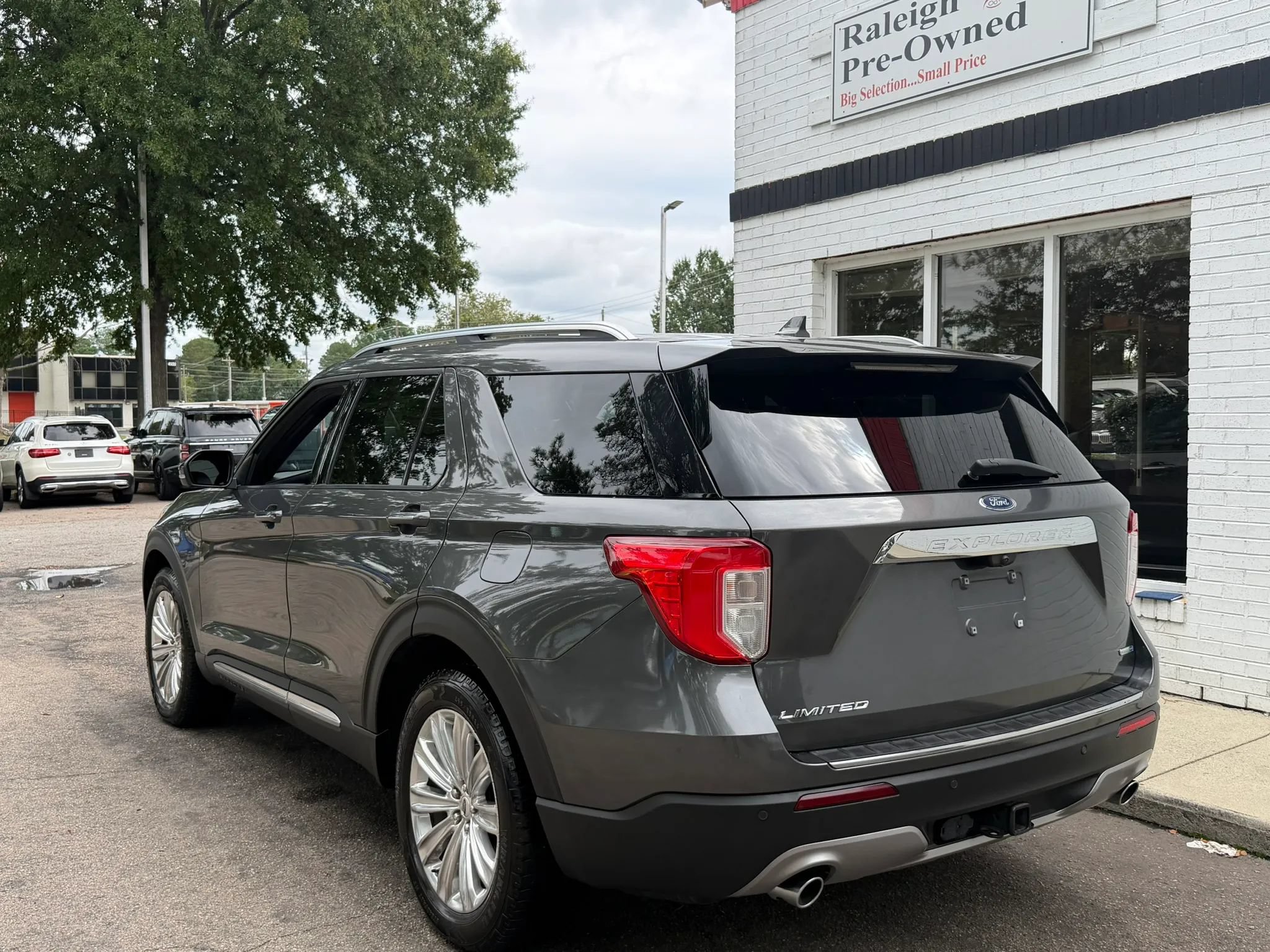 Used 2020 Ford Explorer Limited w/ Class III Trailer Tow Package AWD/4WD image 7