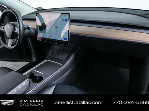 Used 2022 Tesla Model Y Long Range image 17