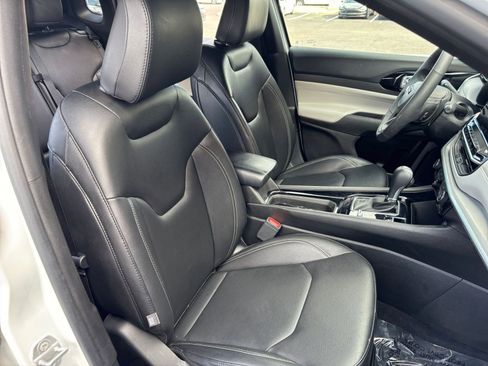 Used 2025 Jeep Compass Limited image 37