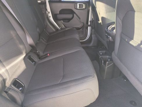 Used 2023 Jeep Gladiator Sport AWD/4WD image 19