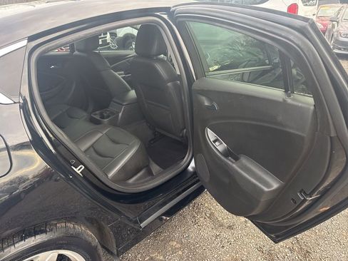 Used 2017 Chevrolet Volt LT w/ Comfort Package FWD image 34