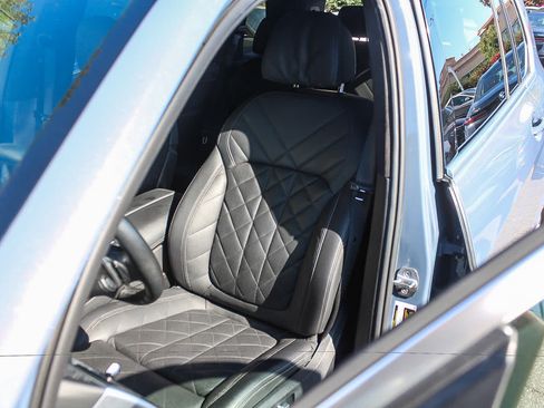 Used 2024 BMW X7 xDrive40i w/ Premium Package AWD/4WD image 25