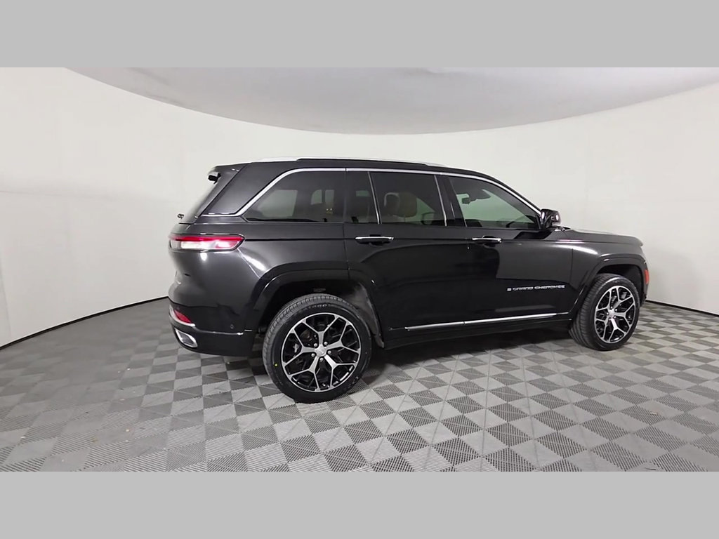 Used 2023 Jeep Grand Cherokee Summit AWD/4WD image 35