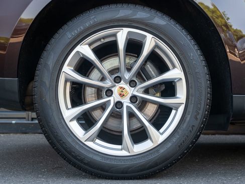 Certified 2022 Porsche Macan AWD/4WD image 14
