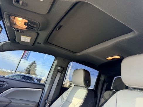 Used 2025 Chevrolet Colorado ZR2 w/ Technology Package image 31