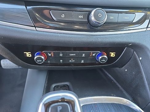 Used 2021 Buick Enclave Essence image 29