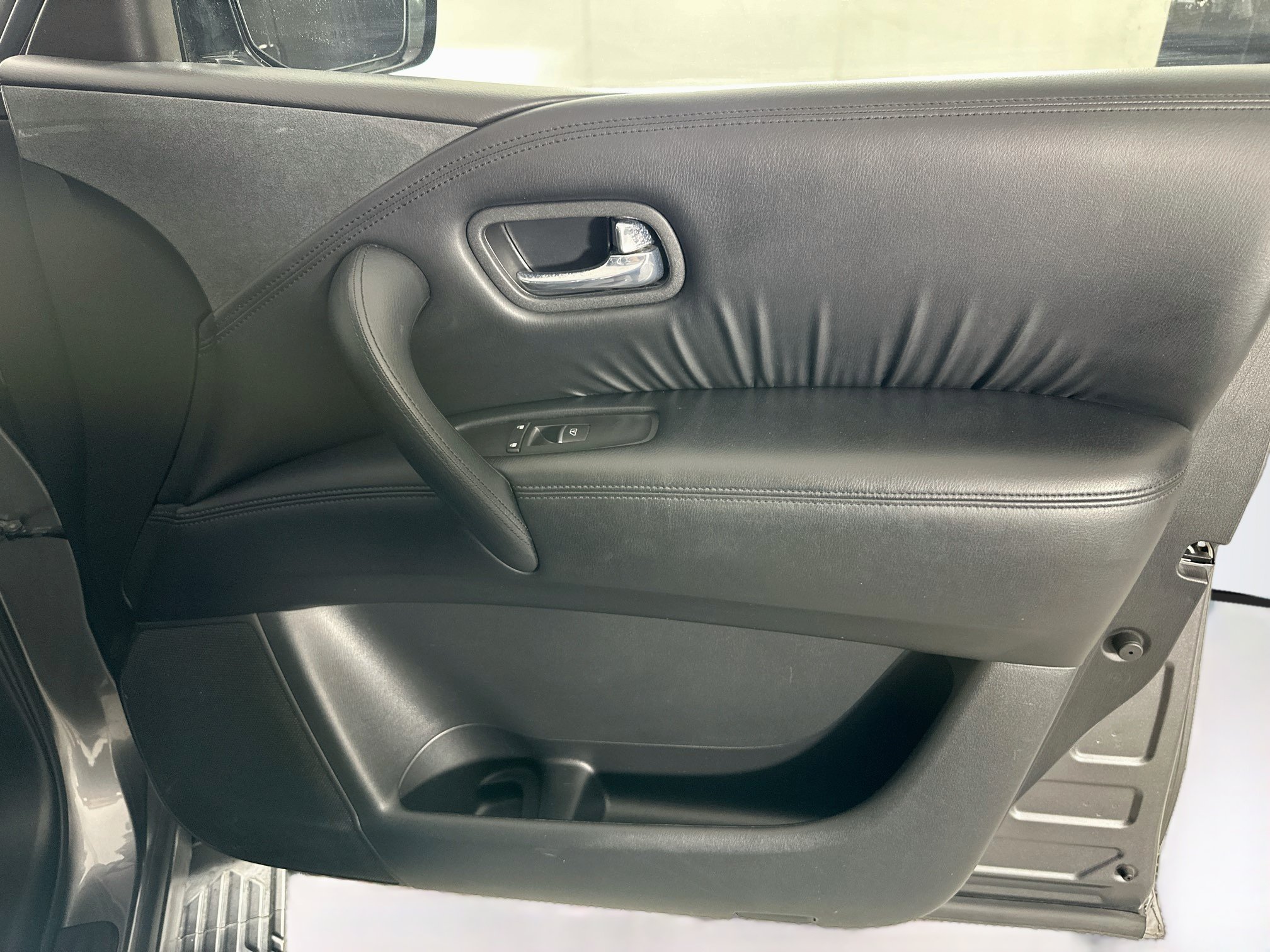 Used 2023 Nissan Armada SL w/ Midnight Edition Package RWD image 35