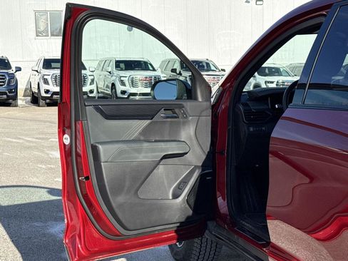 Used 2024 GMC Acadia AT4 image 9