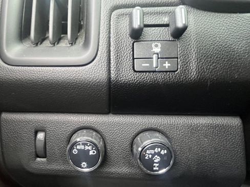 Used 2018 Chevrolet Colorado ZR2 w/ LPO, Premium Interior Package image 9