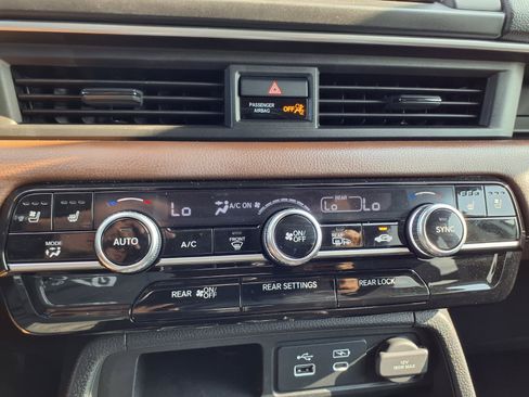 Used 2025 Honda Pilot Elite image 7