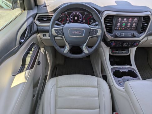 Used 2021 GMC Acadia Denali w/ Denali Technology Package image 4