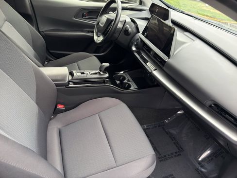 Used 2024 Toyota Prius LE image 20