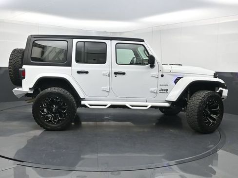 Used 2018 Jeep Wrangler Unlimited Sahara image 2
