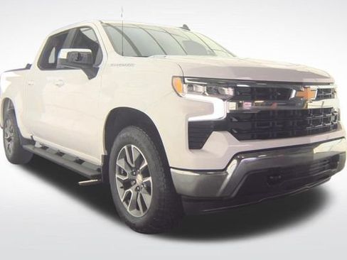 Used 2024 Chevrolet Silverado 1500 LT AWD/4WD image 9