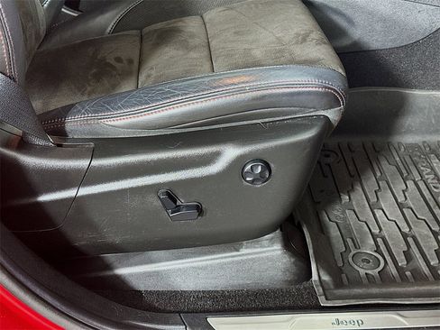 Used 2020 Jeep Grand Cherokee Trailhawk image 23