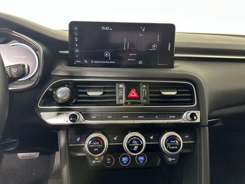 Used 2023 Genesis G70 2.0T image 23