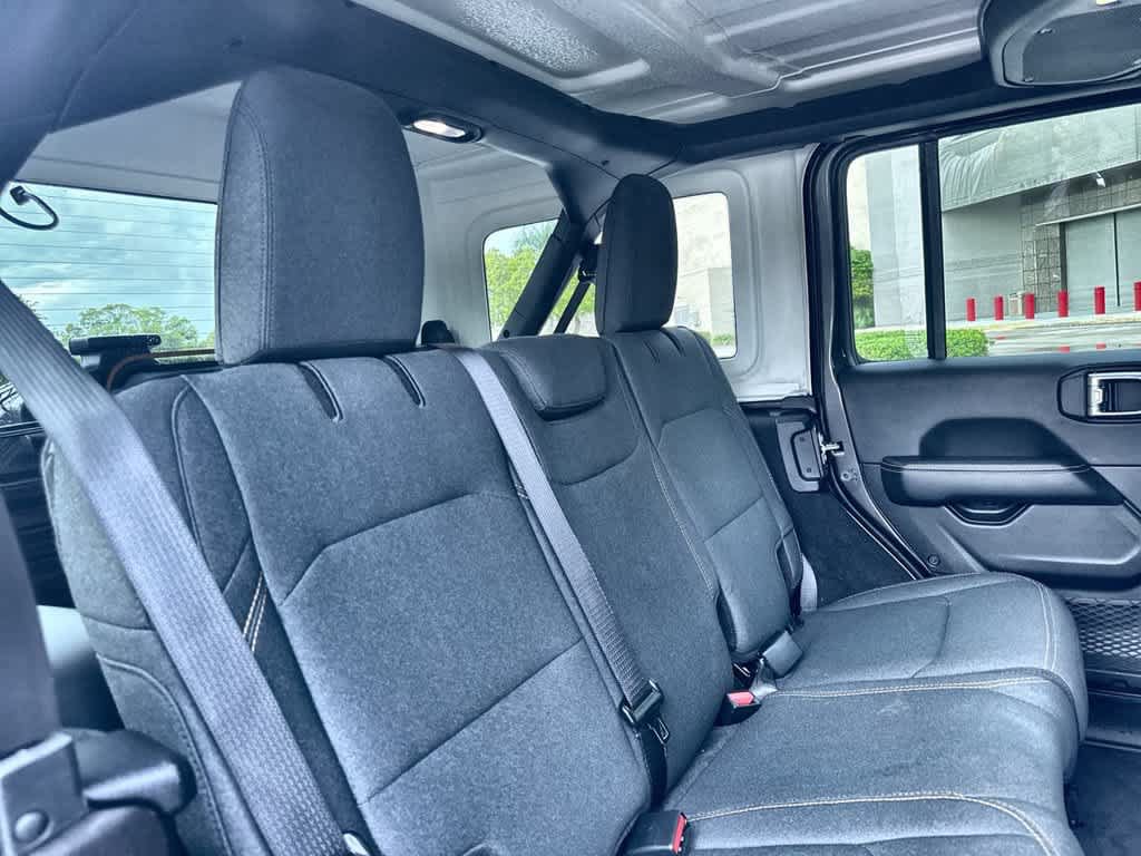 Used 2026 Jeep Wrangler Unlimited Sahara AWD/4WD image 26