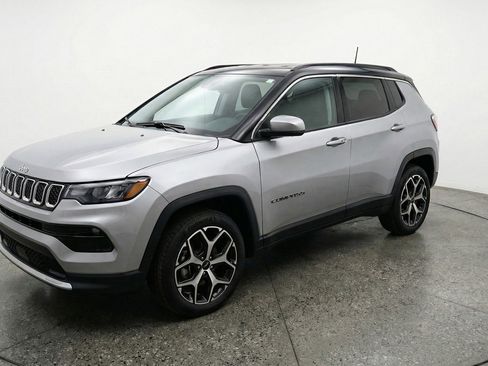 Used 2025 Jeep Compass Limited image 3