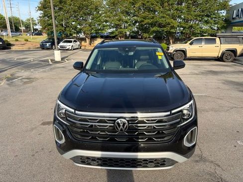 Used 2025 Volkswagen Atlas Peak Edition SE AWD/4WD image 10
