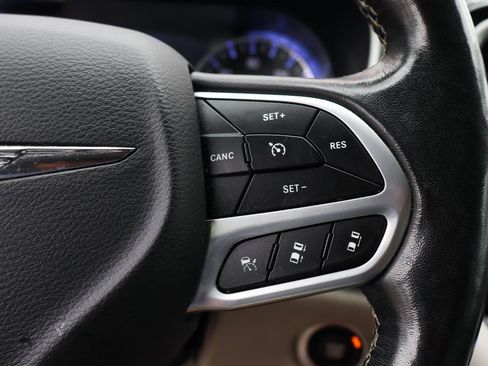 Used 2021 Chrysler Pacifica Touring-L image 24